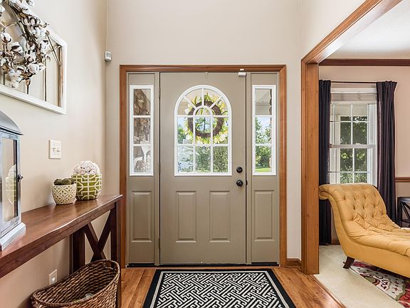 5th image of 110 Stone Hedge Row Dr