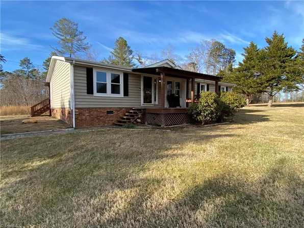 134 Arless McCraw Ln, Mount Airy, NC 27030
