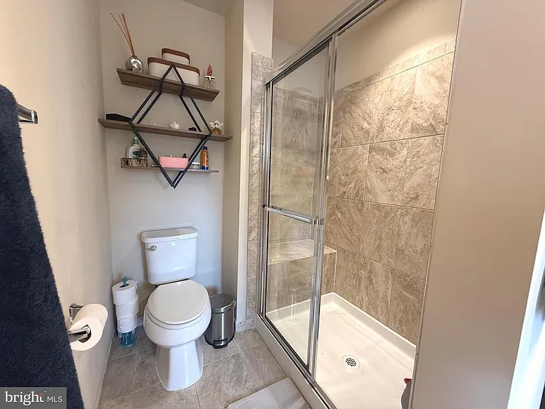 104 Vanguard Ln — Photo 12