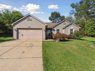 2698 Thistlewood Dr, Howell, MI