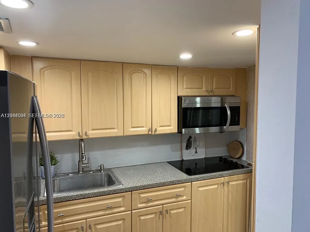 Triton Tower Condo — Photo 3