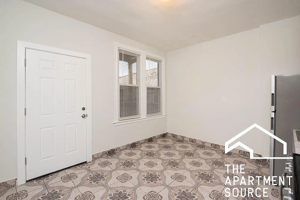 1255 North Harding Avenue #2S — Photo 3