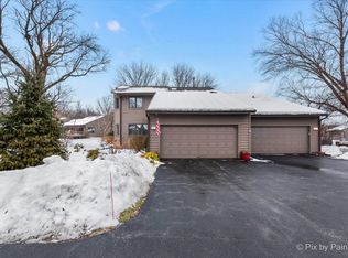 104 Shoreline Ct, Saint Charles, IL 60174