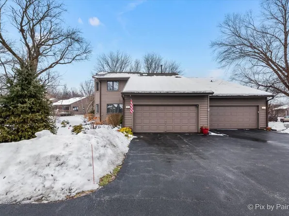 104 Shoreline Ct, Saint Charles, IL 60174