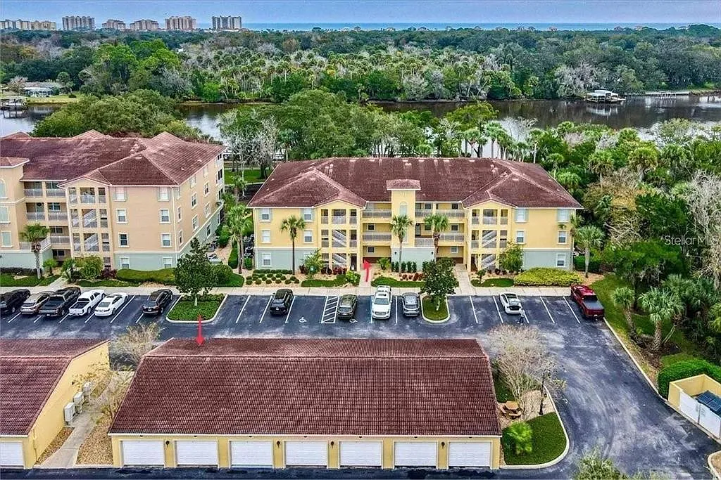 3 bed, 2.0 bath, 1377 sqft, $2,400 — Photo 1