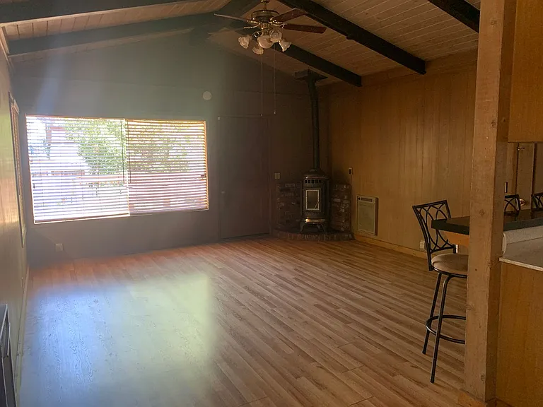 4043 Greenwood Rd — Photo 5