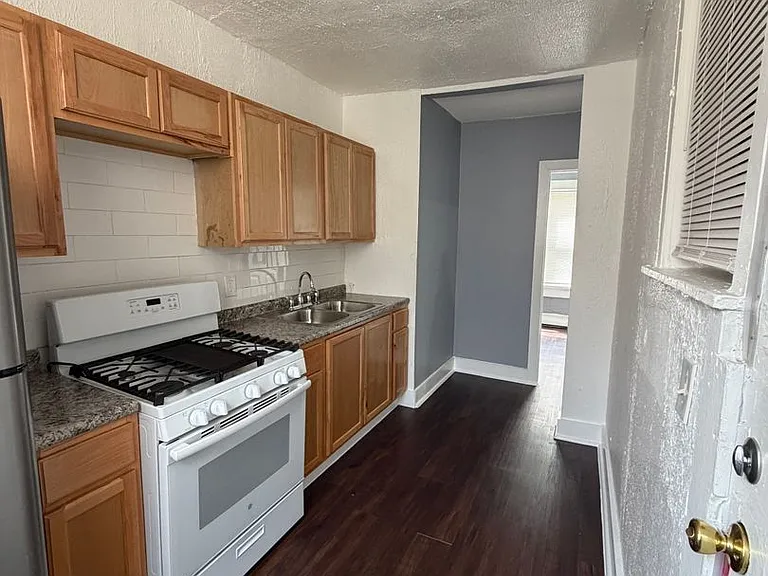 7000 S Stewart Ave — Photo 9