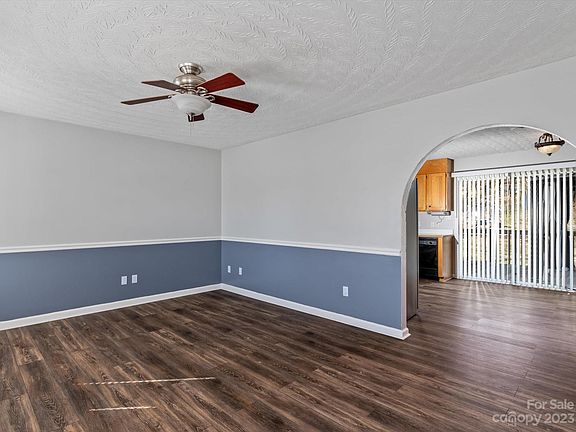 5th image of 126 Cartway Ln