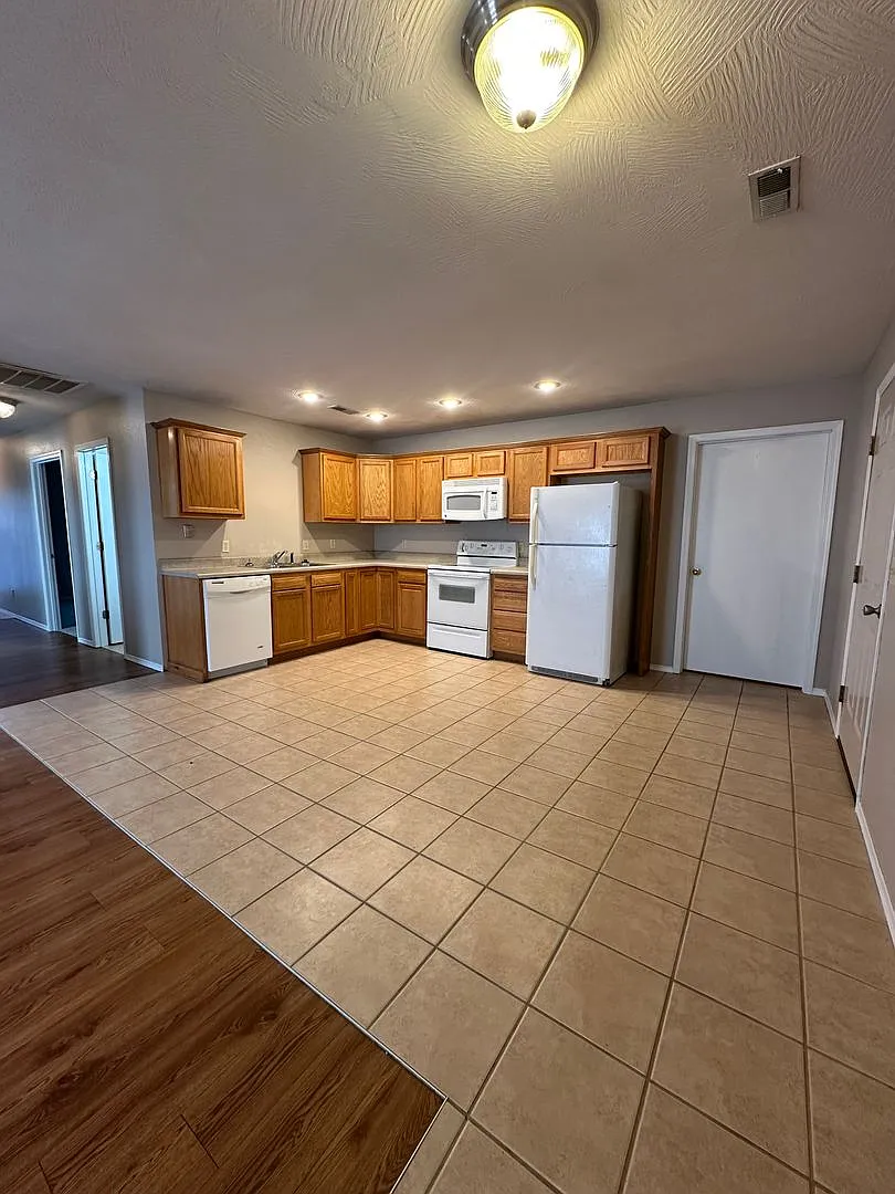 Beautiful 3bd 2ba Duplex! — Photo 2