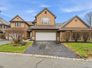 45 Bracken Hill Rd, Hamburg, NJ 07419