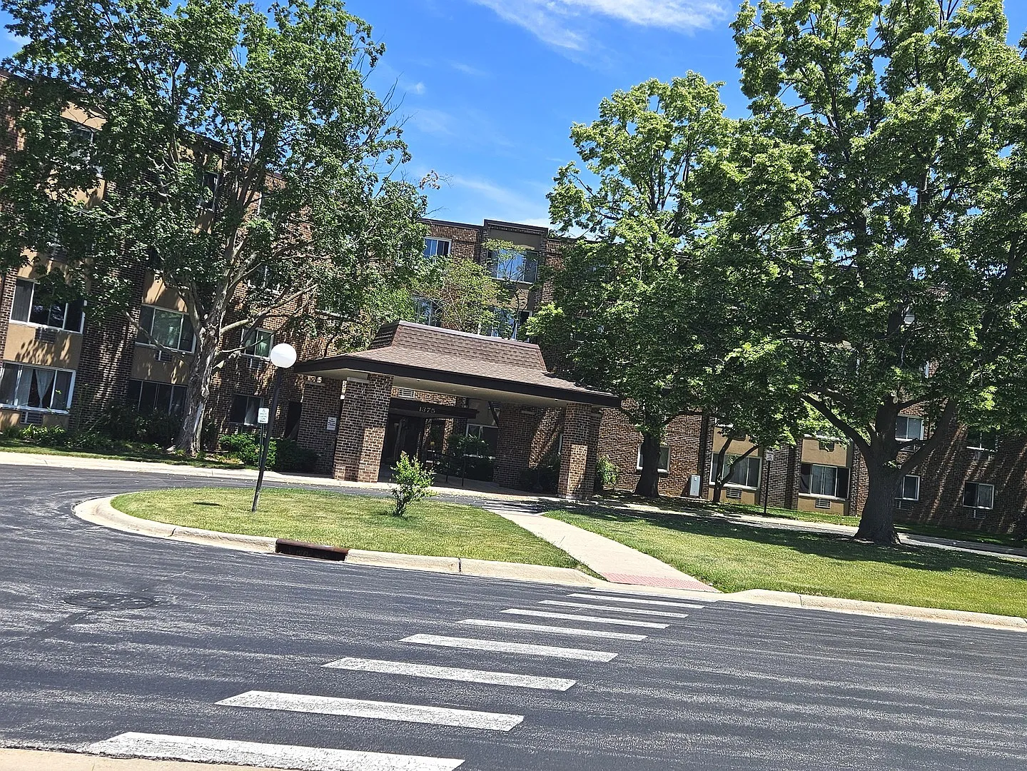 2 bed, 925 sqft, $1,850 — Photo 1