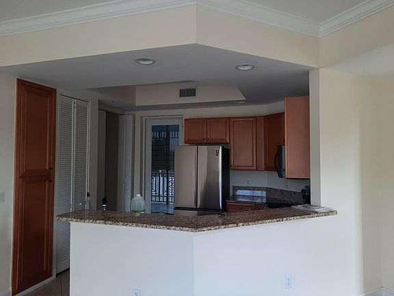 View from Livingroom into Kitchen