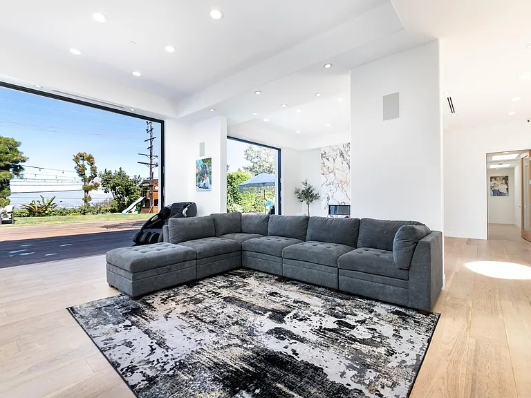 16341 Sloan Dr — Photo 9