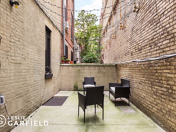 3rd image of 46 W 87th St