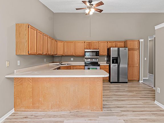 3rd image of 7432 Vinewood Ln N
