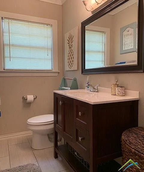 703 E Barbara St — Photo 14