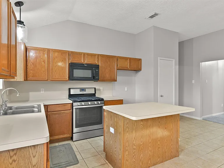 16010 Cedar Gully Dr — Photo 12