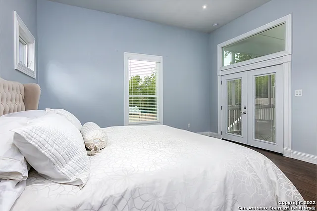 3 bed, 2.0 bath, 2259 sqft, $3,333 — Photo 4