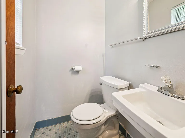 10 Stoney Rd — Photo 17