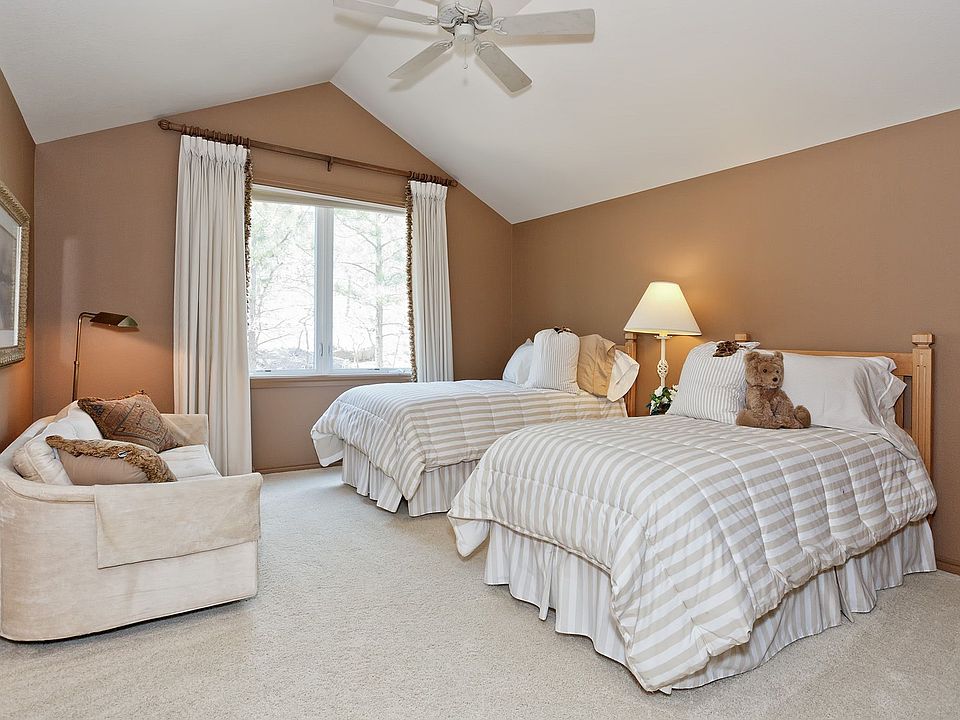 Upper Bedroom with Bath