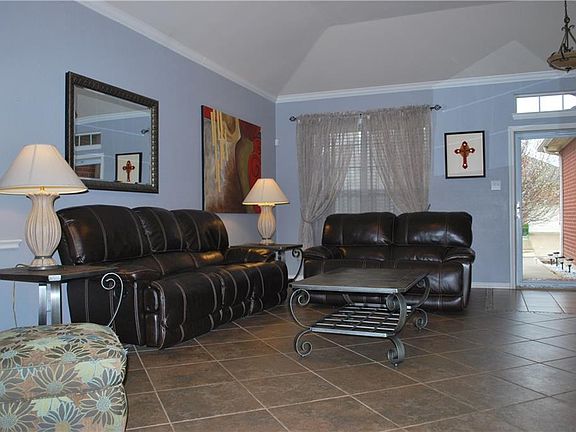 4th image of 2309 Clairborne Dr