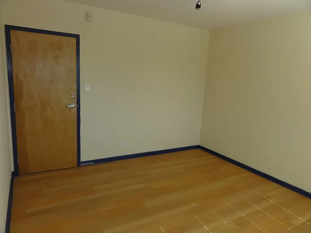 12 bed, $1,150 — Photo 4