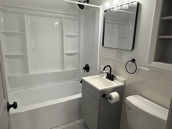 Newly renovated bath