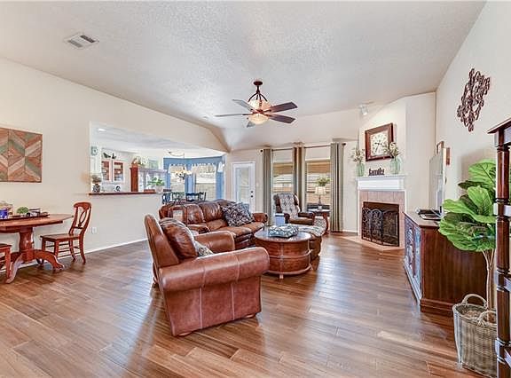 5th image of 1073 Hillwood Dr