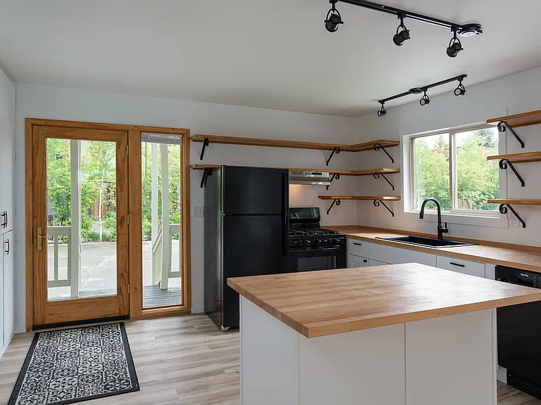 121 Pinewood Ln #B1 — Photo 6