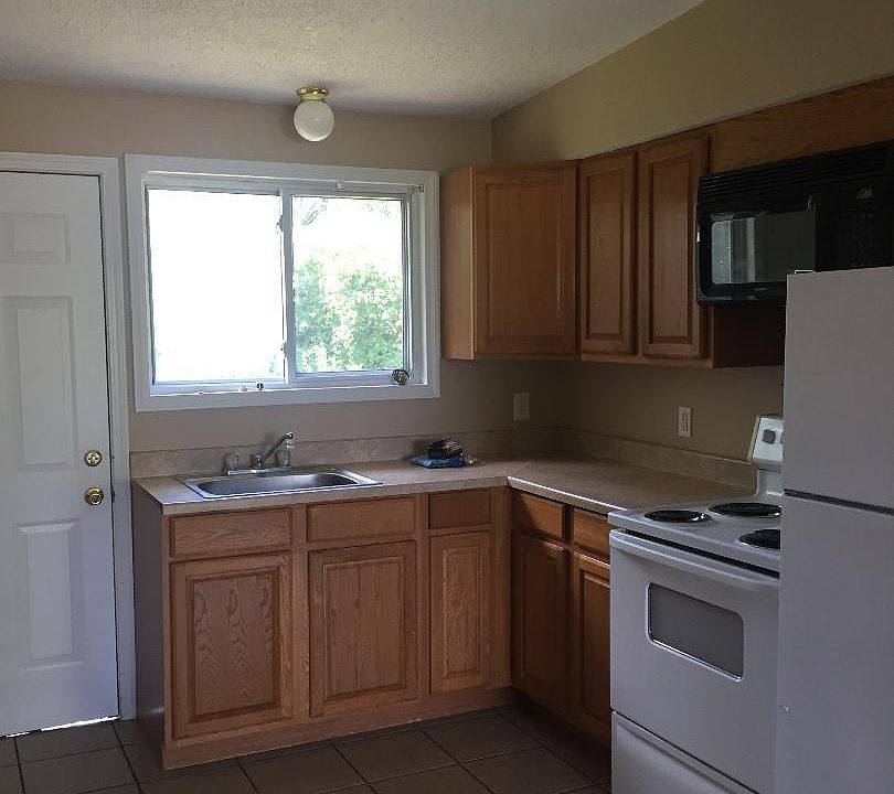 2nd image of 15 Robin Dr #A
