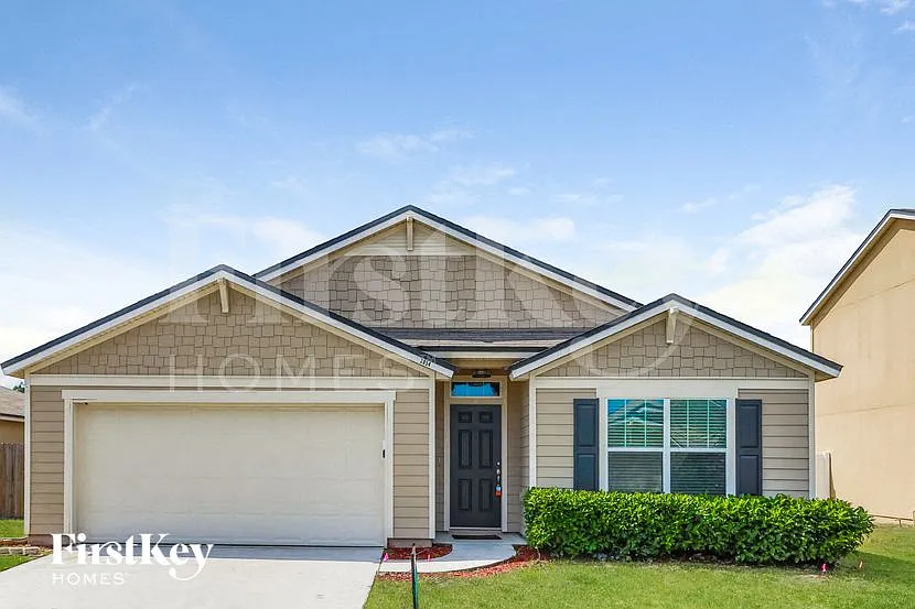 4 bed, 2.0 bath, 1856 sqft, $2,235 — Photo 2