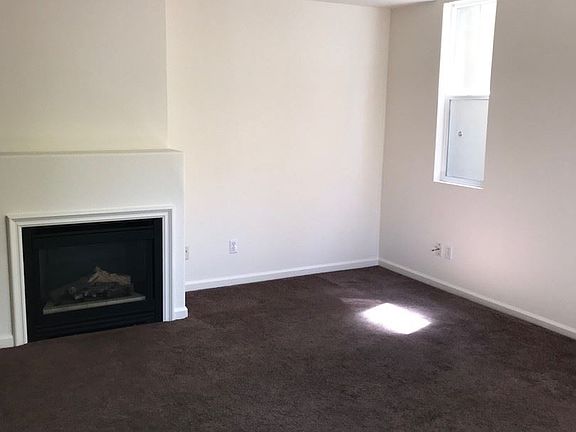 2nd image of 884 Towne Dr