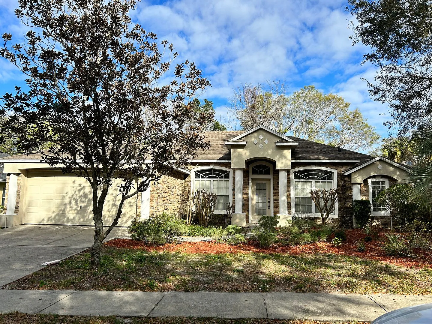 4br/2 bath single-family home located near Valencia College West Campus — Photo 1
