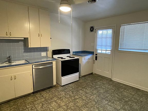 2nd image of 417 W Gramercy Pl #3