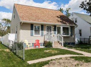 612 40th St NE, Cedar Rapids, IA 52402