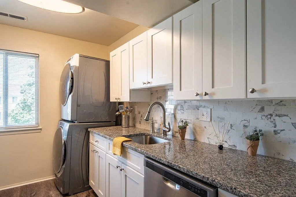 Ross Ridge Apartment Homes — Photo 1