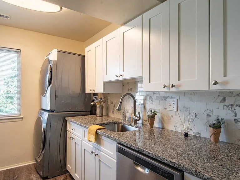 Ross Ridge Apartment Homes — Photo 1
