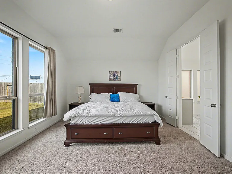 5610 Vintage Oaks Ln — Photo 24