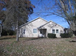 1317 E Main St, Fairfield, IL 62837