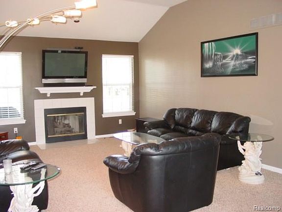 5th image of 16098 Aspen Hollow Dr
