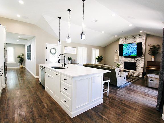 3rd image of 2849 Sagebrush Dr