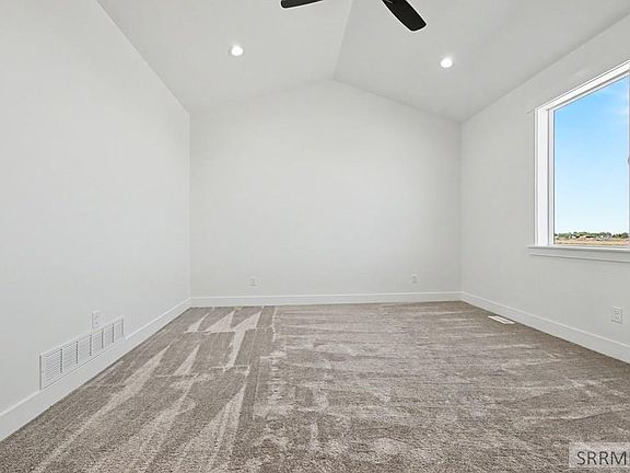 4th image of 440 Spruce Way