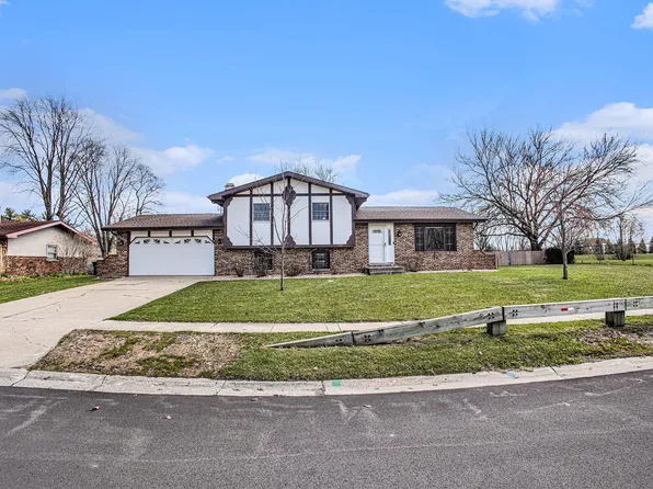 2889 Carmen St, Portage, IN 46368