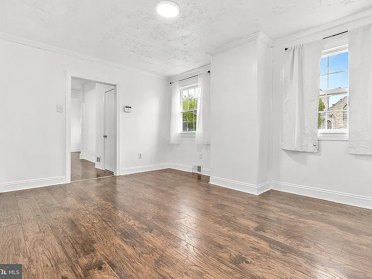 224 E Washington St — Photo 8