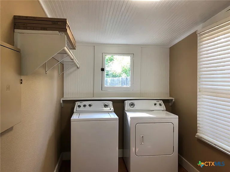 414 W San Antonio St — Photo 27