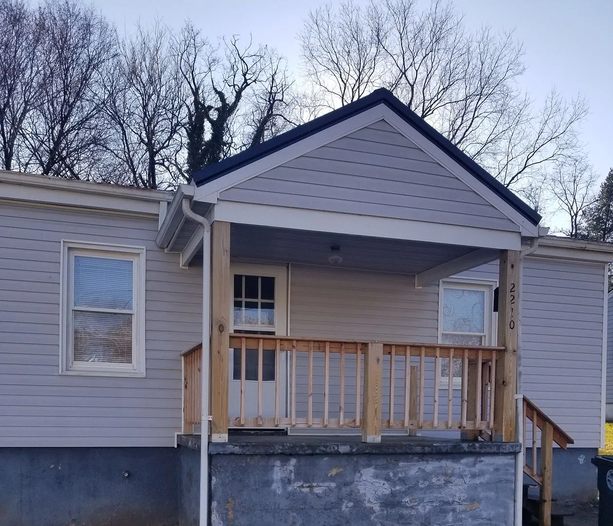 Nice Two Bedroom House Cozy two bedroom house off of Campbell Avenue! — Photo 1