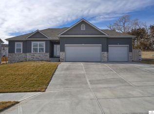 11806 S 110th Ave, Papillion, NE 68046