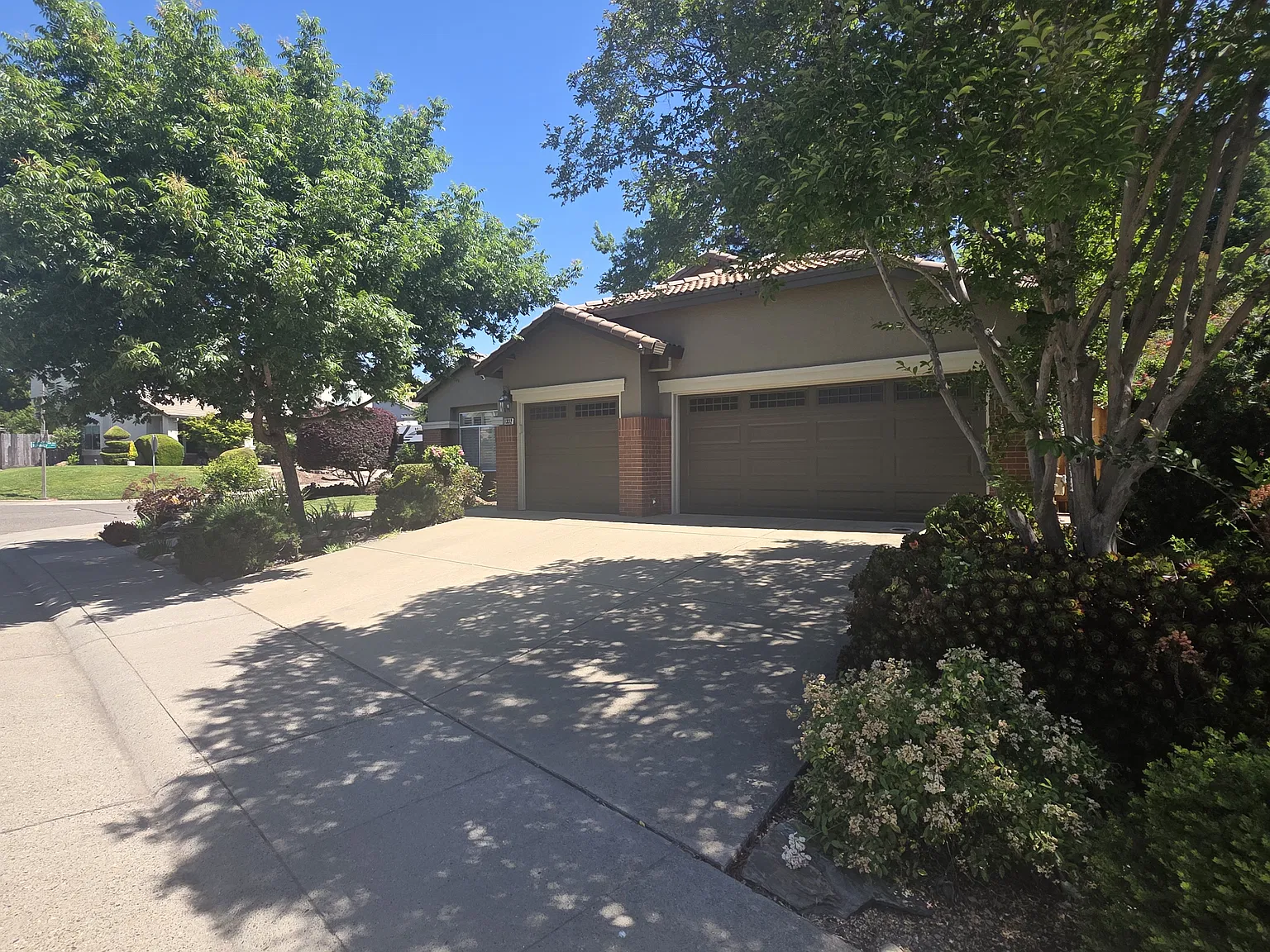 3 bed, 1997 sqft, $3,250 — Photo 2