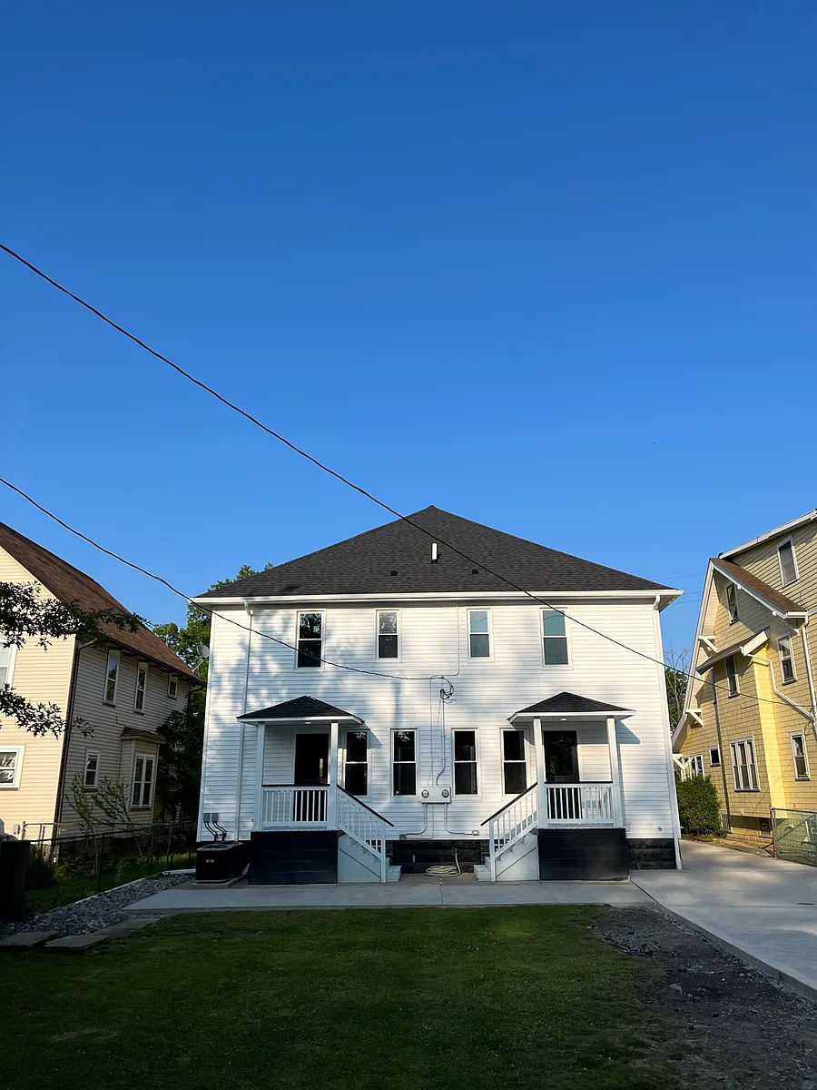Building Photo - 1536 Mars Ave #2
