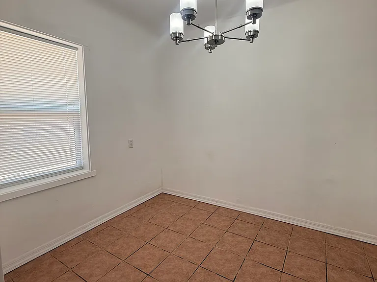865 S 12th Ave — Photo 10